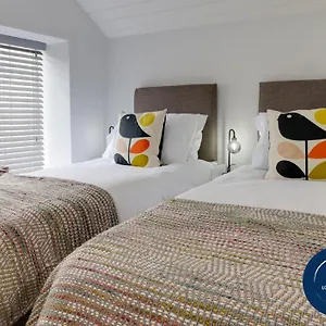 Beam End - Modern 2-bedroom Stone Snainton